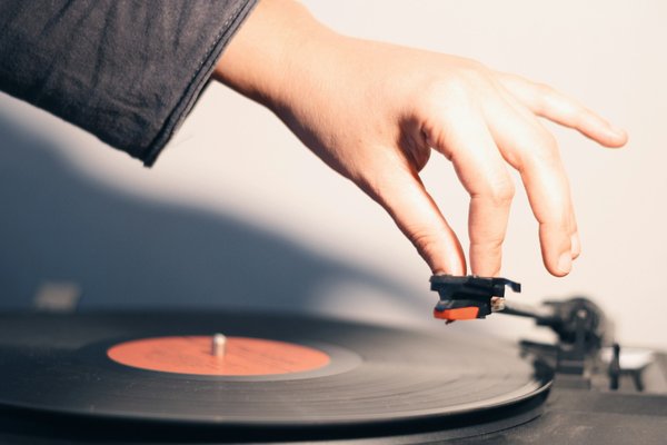 La révolution des vinyles hardtek : plongez dans l'univers sonore